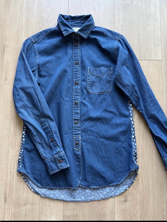 Uniqlo Tops - Uniqlo/Ines de la fressange women’s denim Shirt
